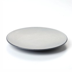 Plato llano de melamina gris y Blanco. Dimensiones: Ø 19 cm, altura 2,5 cm. PUJADAS P22306 (1 unidad)