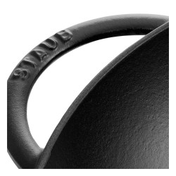 Wok redondo de hierro colado de Staub, perfecto para cocina asiática. Diámetro 37cm, apto para inducción y horno. 