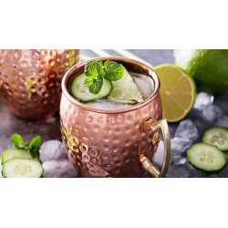 Jarra para mojitos de acero inoxidable con asa dorada.