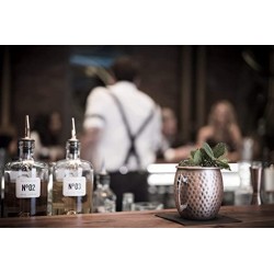 Jarra coctelera de acero inoxidable con diseño antiguo 