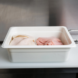 Cubeta GN 1/2 de policarbonato blanca 26.5x32.5x10 cm Capacidad 5.9 L