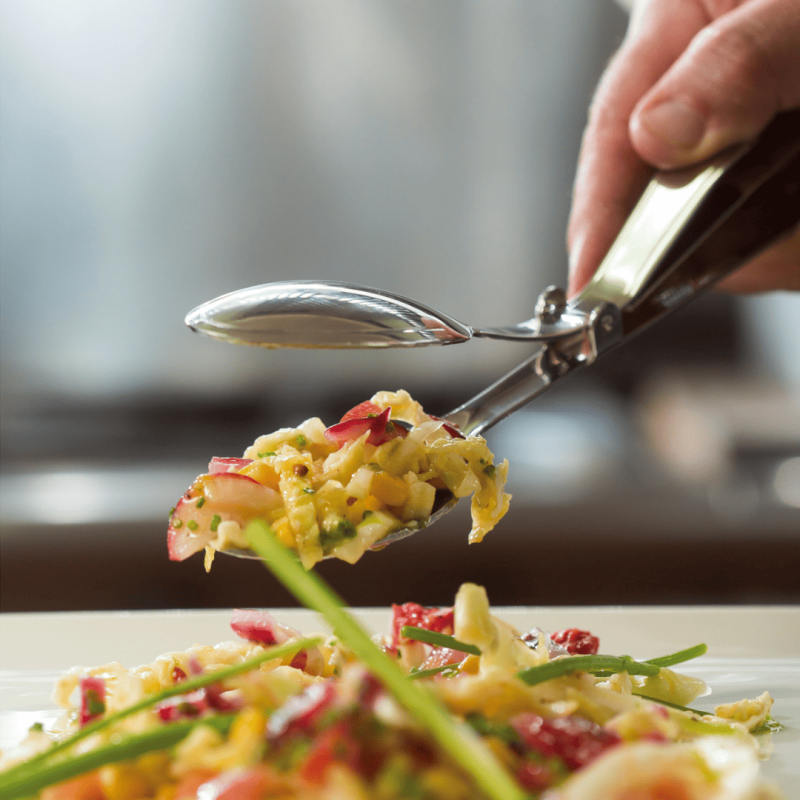 PINZA CUCHARA SERVIR 24 CMS INOX 18/10 LACOR 62353