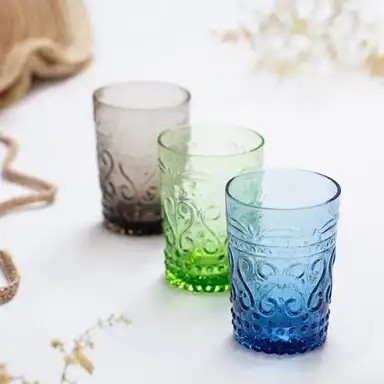 Vasos de colores de cristal